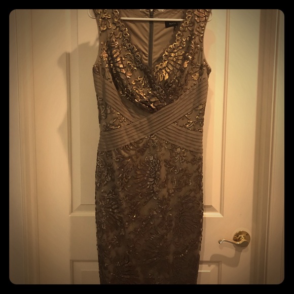 Tadashi Shoji Dresses & Skirts - Beautiful gold sequined cocktail dress, size 8